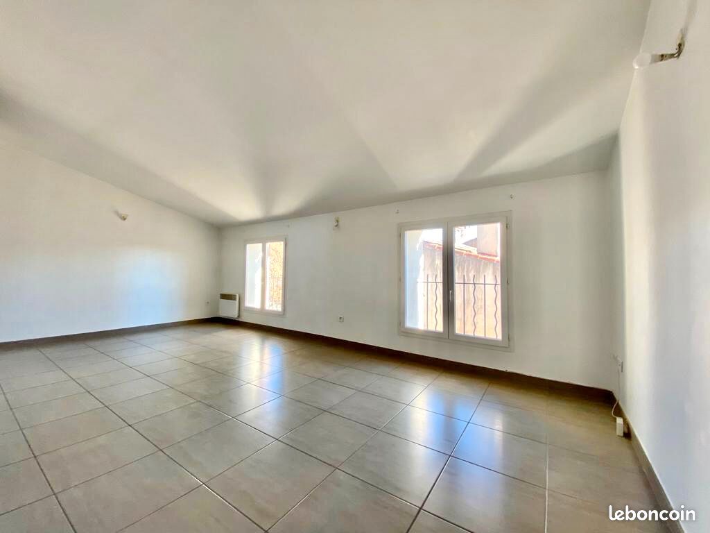 Appartement 3 pièces 54 m² · à Sénas · 54 m² · 726 €