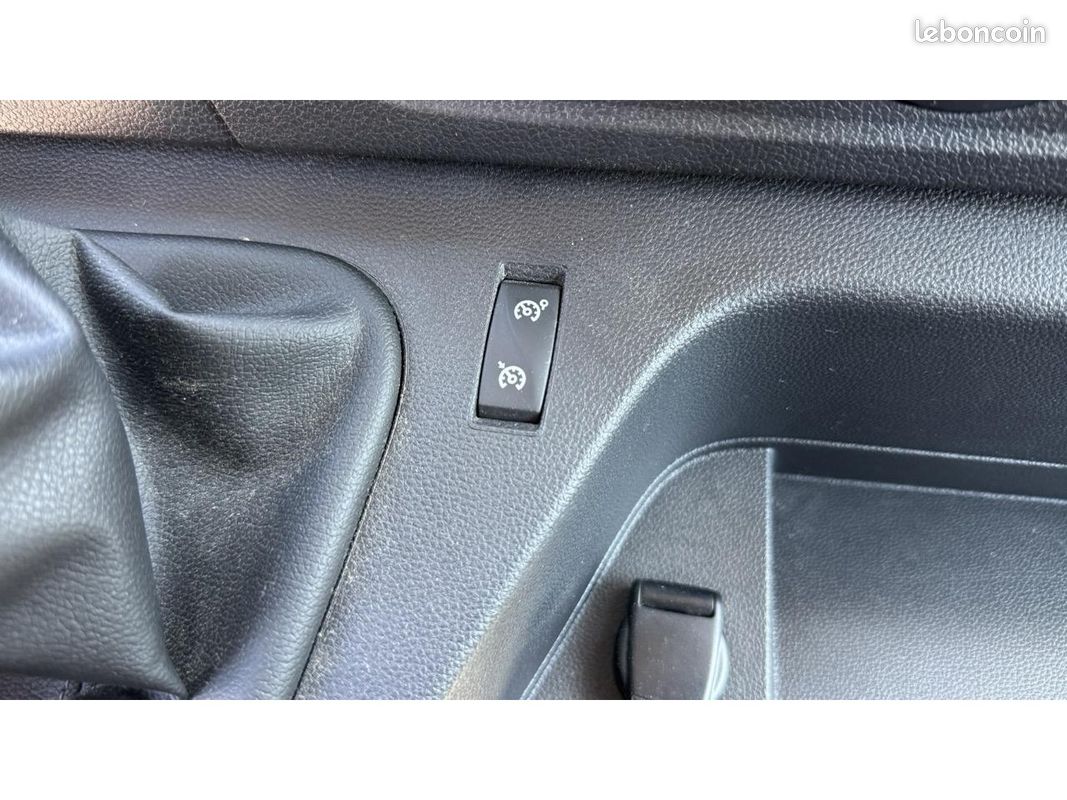 RENAULT MASTER III FG Grand Confort F3500 L2H2 2.3 dCi 135cv Traction 20825,00 EUR HT (image 18)