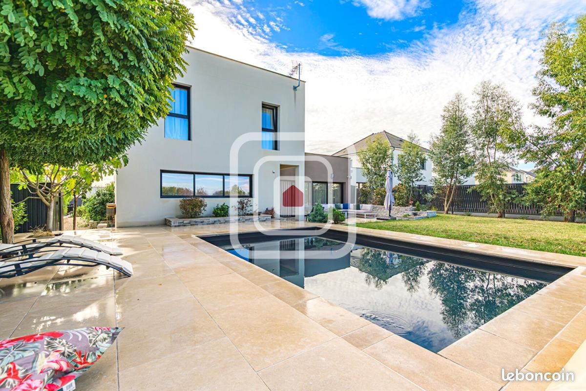 Maison 6 pièces 218 m² · à Gueux · 218 m² · 1 029 000 €