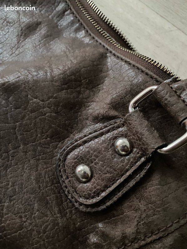 Sac Guess en cuir marron (image 9)