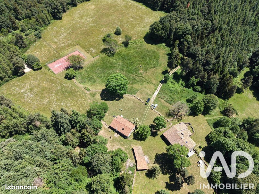 Maison 12 pièces 430 m² · à Saint-Bonnet-le-Château · 430 m² · 990 000 €