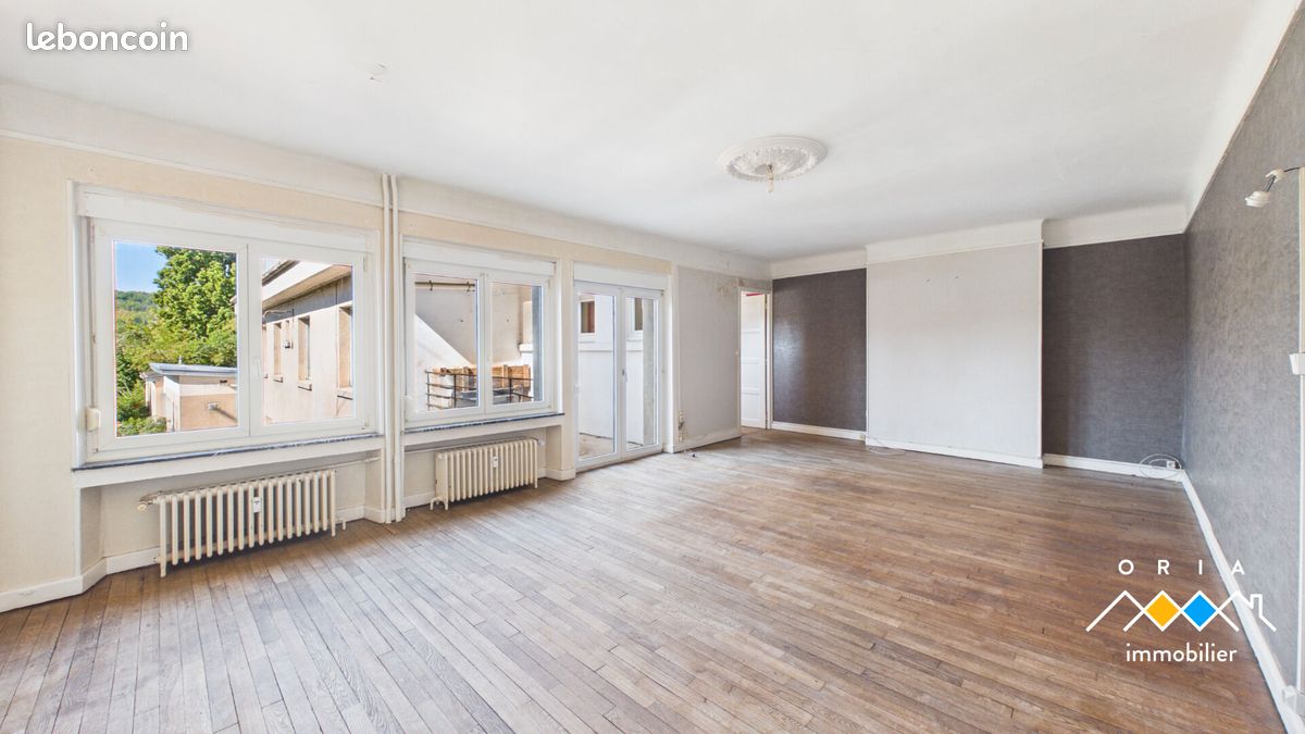 Appartement 5 pièces 143 m² · à Charmes · 143 m² · 99 000 €