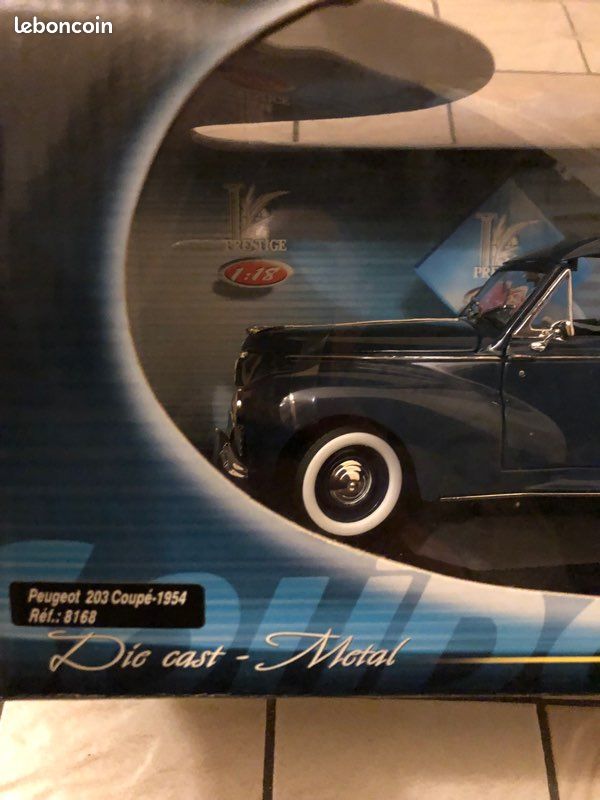 Solido 1/18 Peugeot 203 Coupé – Bleu Foncé, Roues Directionnelles, état Neuf