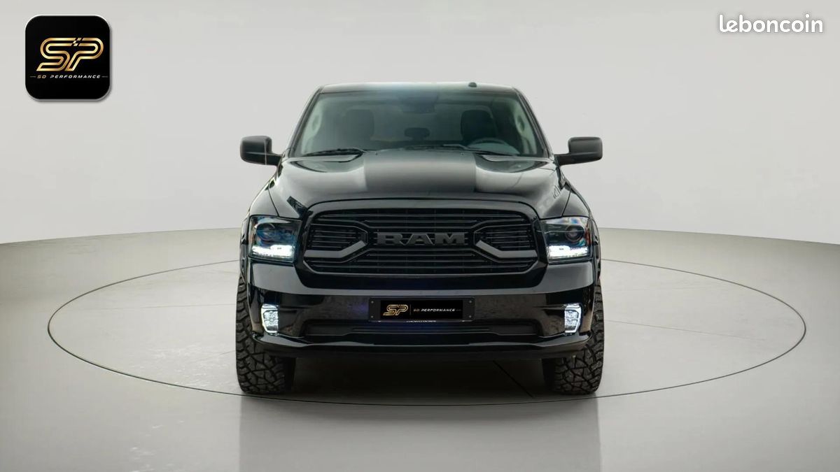 Dodge RAM 5.7 V8 HEMI 4x4 * Pack Offroad Nuit * LED * AHK * 6 Places (image 2)