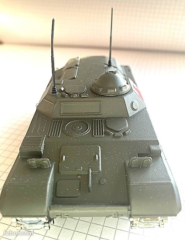 L'AMX 13 VCI ambulance en miniature de Solido au 1/50e
