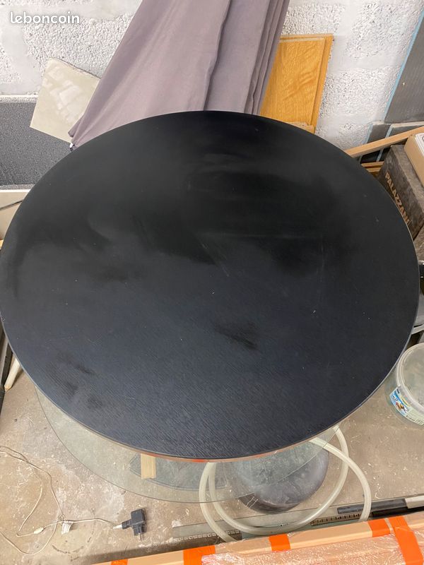 Table basse en bois noire avec 4 poufs rose (image 2)