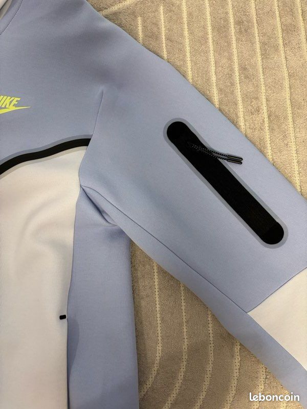 Nike tech (image 2)
