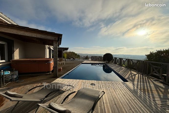Maison 8 pièces 270 m²