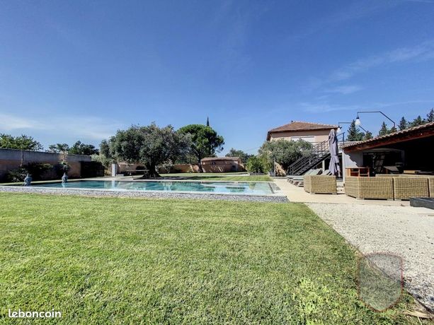 Maison 8 pièces 265 m²