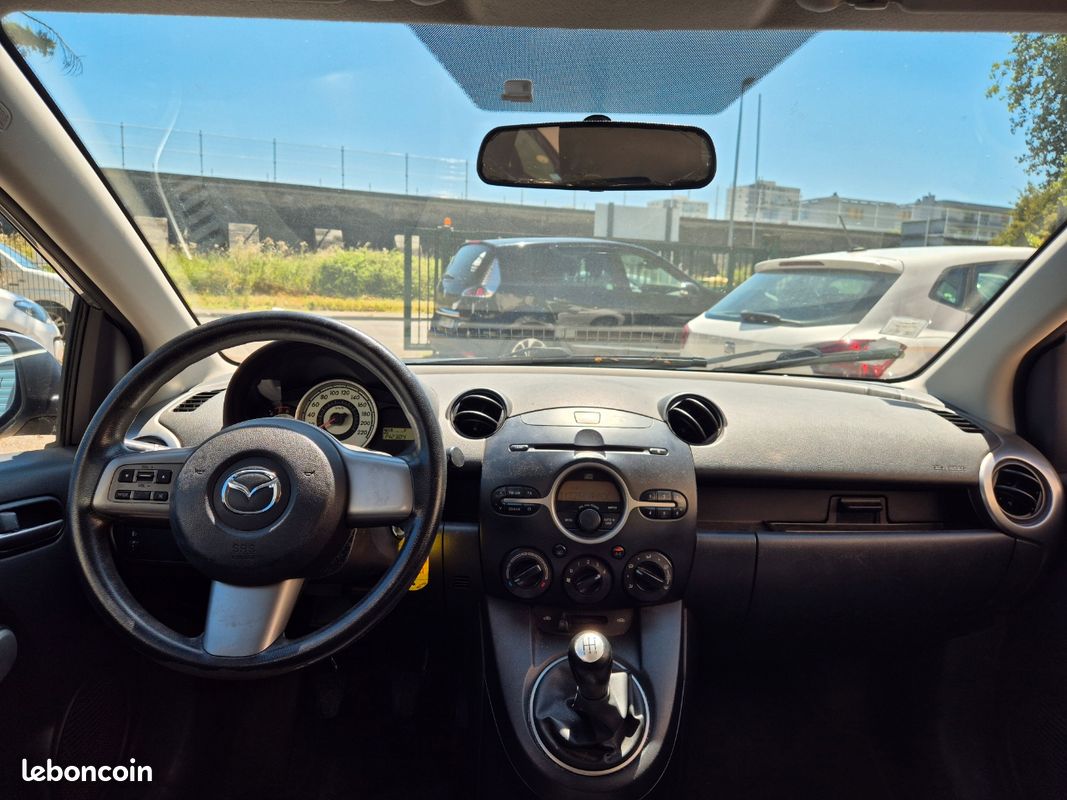 Mazda 2 1.4 Mz-CD 68 ch Élégance 2010 (image 5)