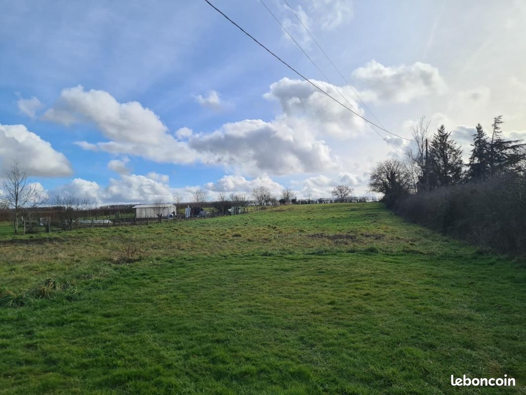 Terrain 1 547 m² Lusigny · 33 500 €