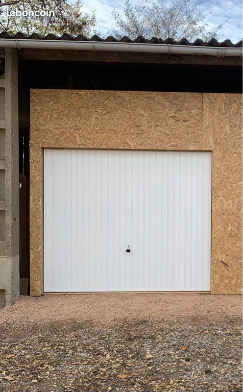 Box de stockage 20 m2 /40m3 · à Saint-Saturnin · 80 €/mois