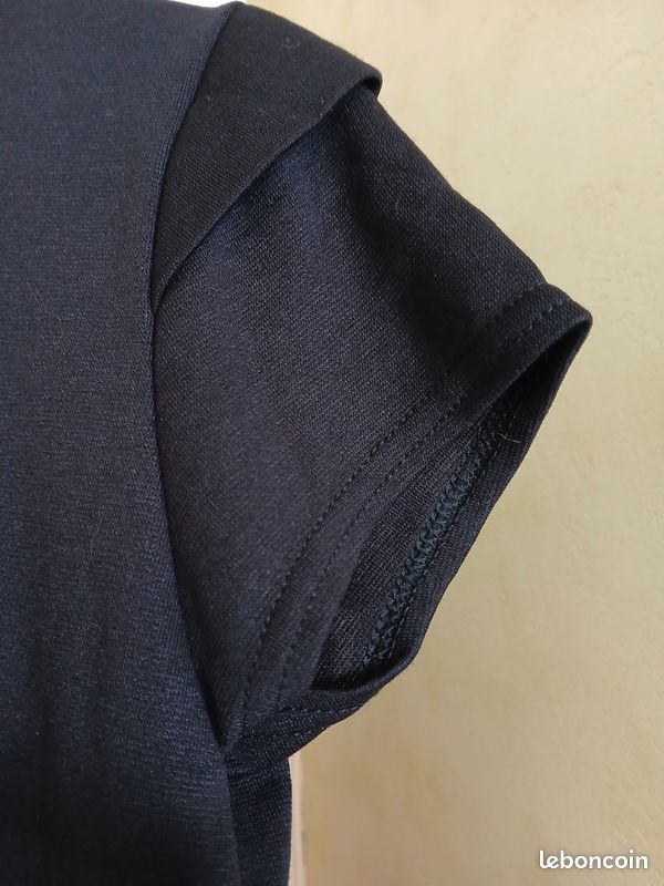 Lot 3 robes 38 (image 4)