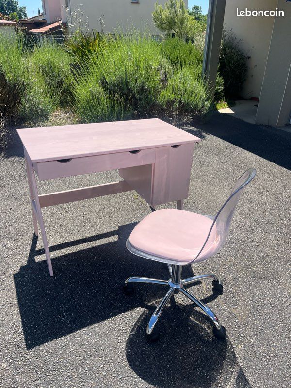 Bureau et chaise (image 1)