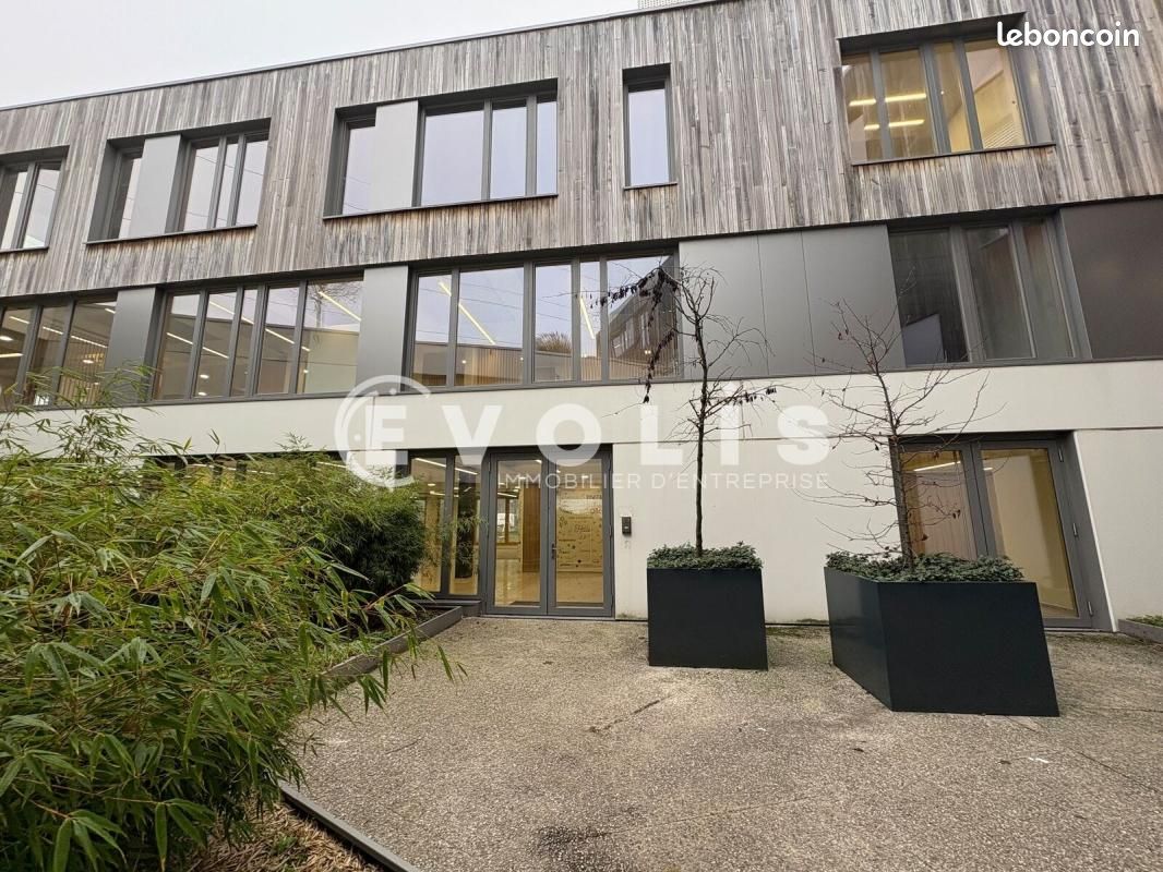 Bureaux 446 m² (image 1)