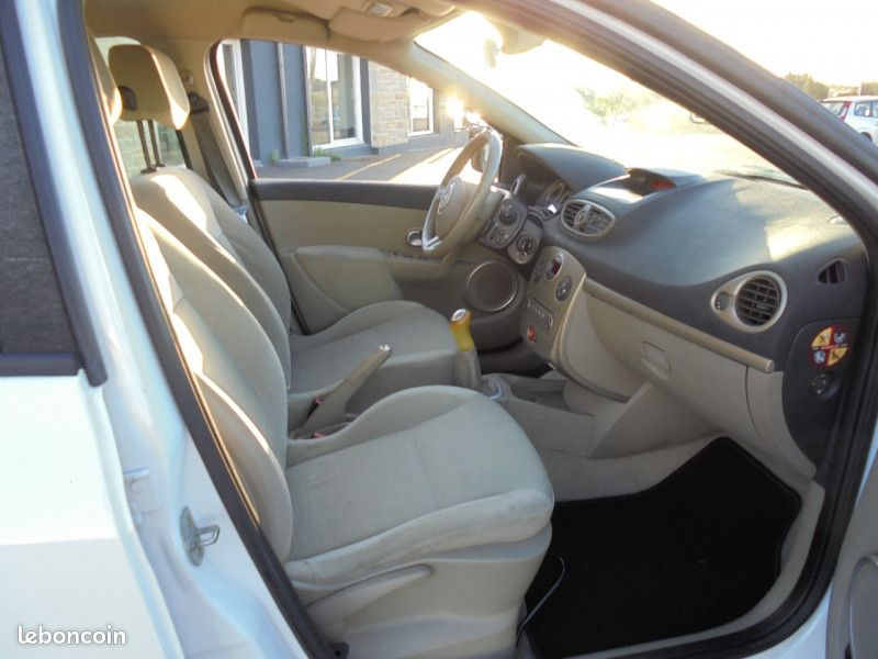 Renault CLIO III 1.5 DCI 85CH EXPRESSION 5P (image 4)