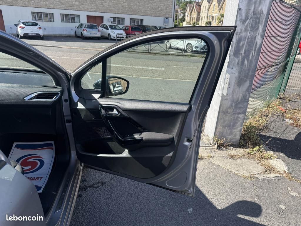 PEUGEOT 208 1.5 BlueHDi S&S - 100 Allure GPS + RADAR AR + CLIM (image 32)