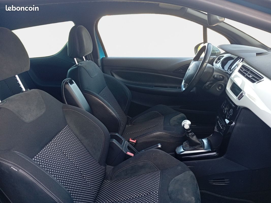 CITROEN DS3 HDi 110 FAP 109gr Sport Chic (image 14)