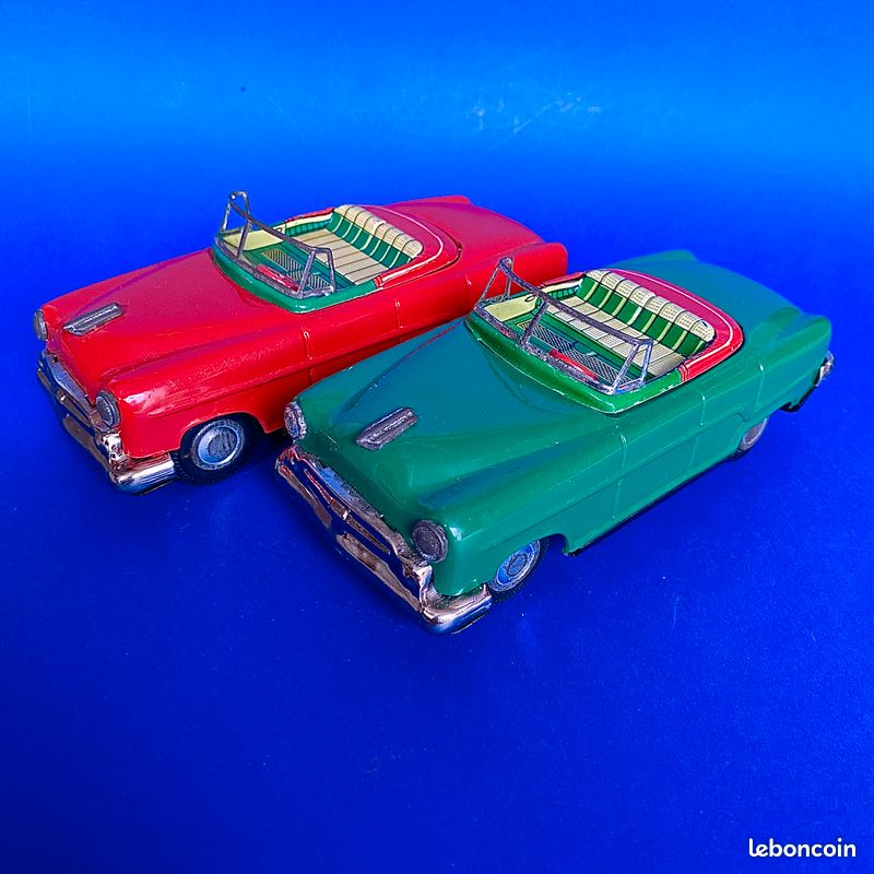 Jouet Voiture Ancienne En Tôle S Fer - Italie, Années 1950, Cabriolet Rouge, 9.5 Cm