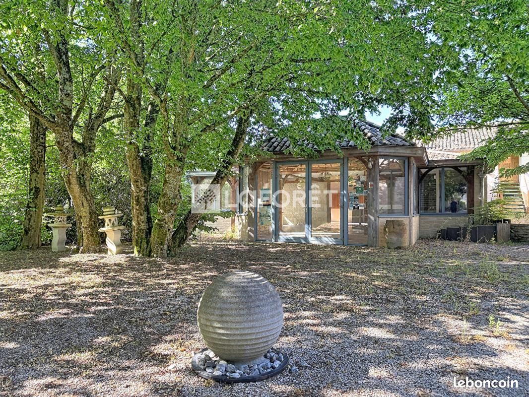 10 pièces 350 m² · à Louresse-Rochemenier · 350 m² · 577 700 €