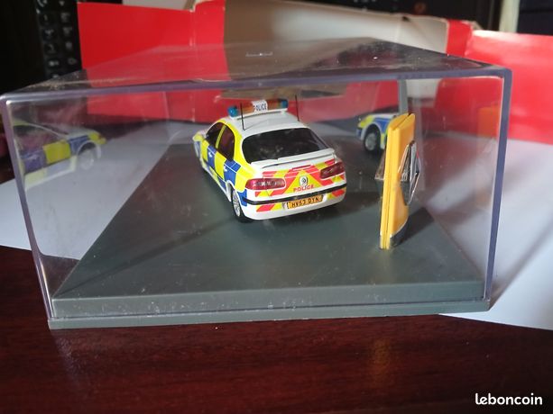 Renault Laguna 2 Police Anglaise – Universal Hobbies 1/43 – Miniature Collection En Boîte