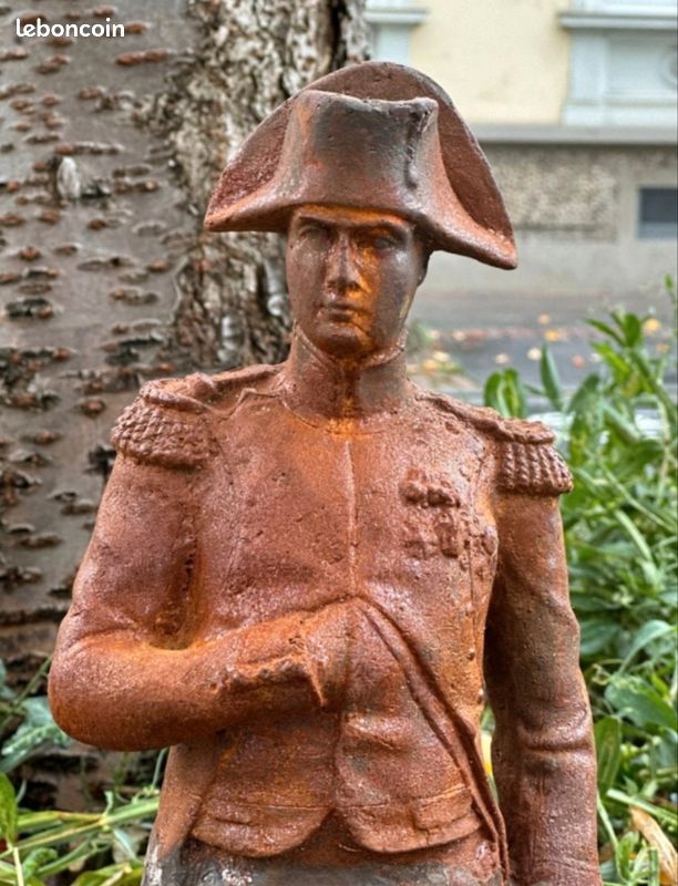 Sculpture en bronze de Napoléon Bonaparte - Statue peinte sur socle en marbre - France Sculpture en bronze de Napoléon Bonaparte - Statue peinte sur socle en marbre - France