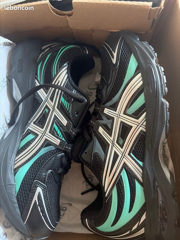 Asics bleu et noir (image 2)