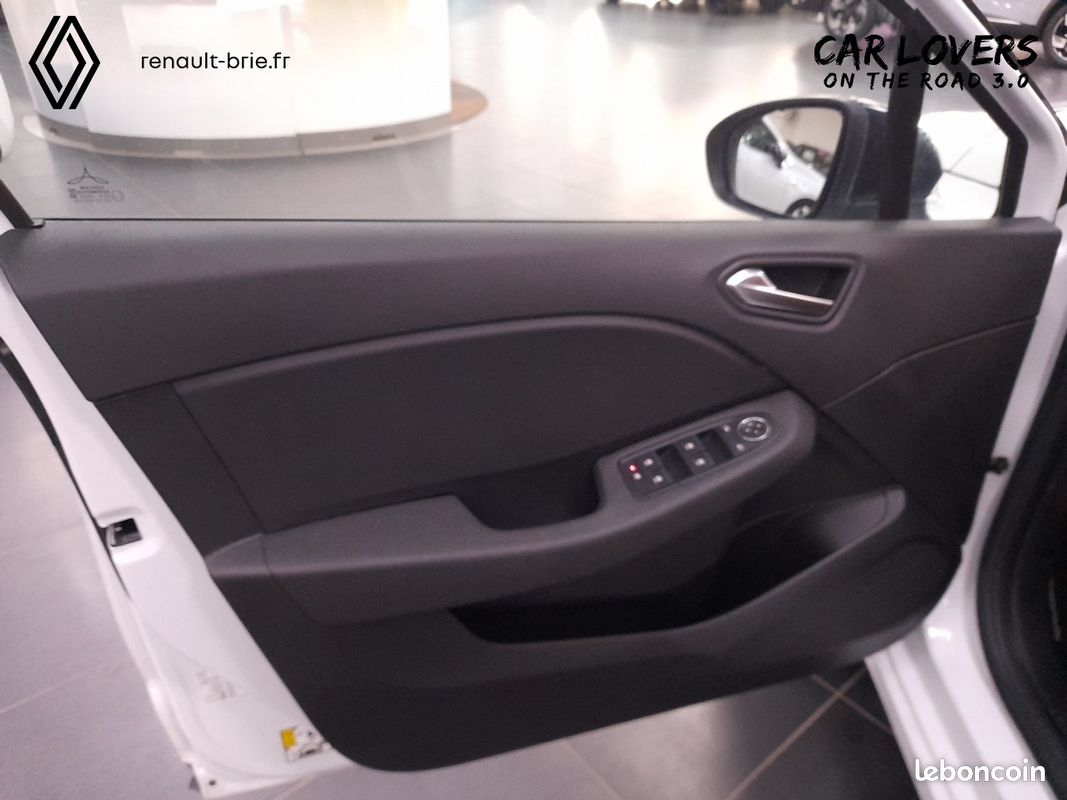 RENAULT Clio TCe 90 X-Tronic - 21N Intens (image 22)