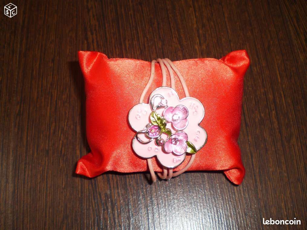Joli Bracelet fantaisie rose (image 1)