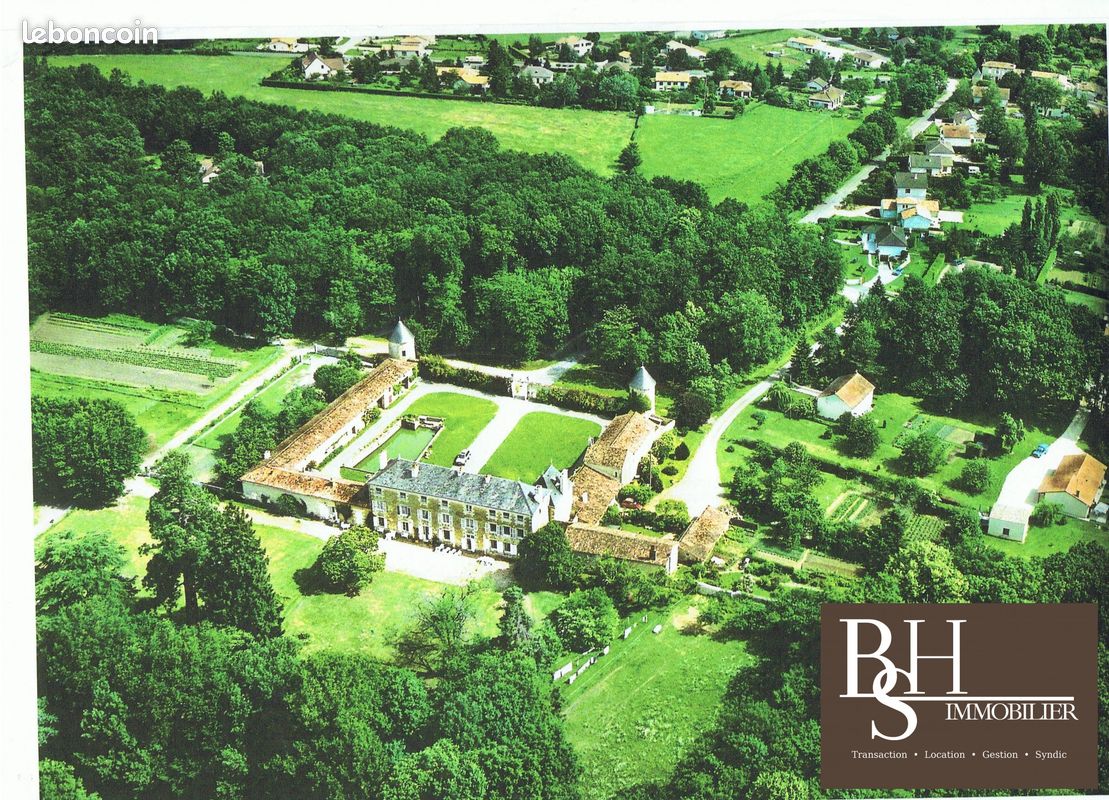Maison 600 m² · à Savigny-Lévescault · 600 m² · 1 050 000 €