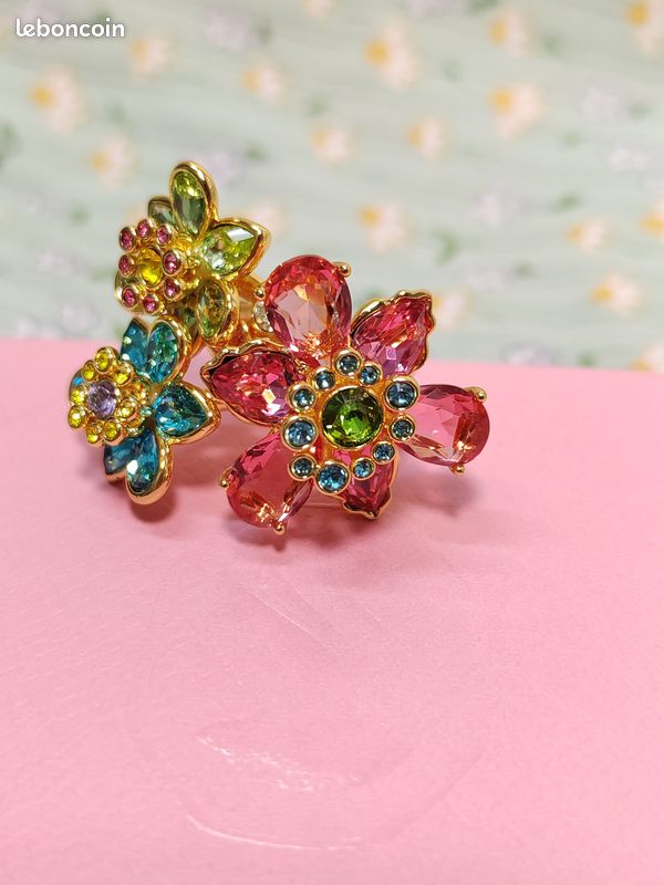 Bague Swarovski ornée de 3 fleurs en cristal – Taille 55 (image 1)