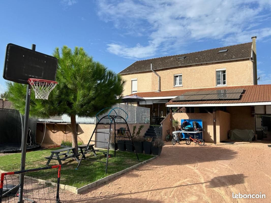 Maison 8 pièces 206 m² · à Saint-Yorre · 206 m² · 350 000 €