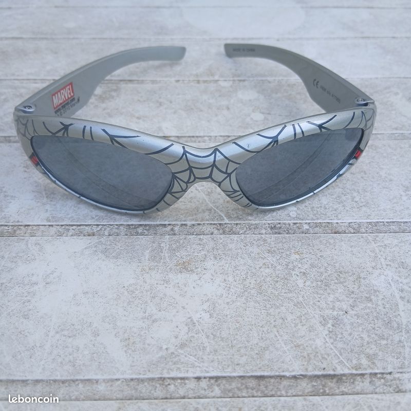 Lunettes de soleil enfant Spiderman (image 1)