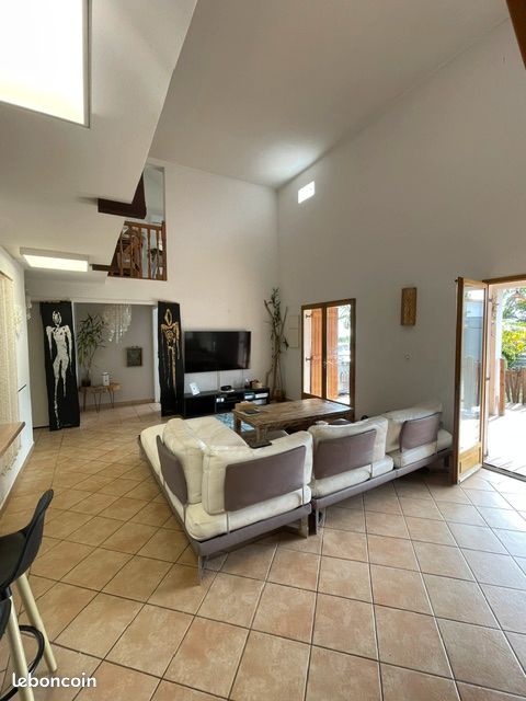 Maison 7 pièces 170 m² · à Sainte-Suzanne · 170 m² · 435 000 €