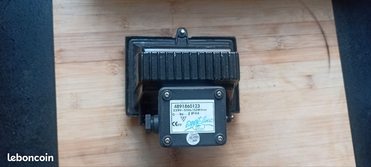 Luminaire halogène extérieur neuf (image 2)