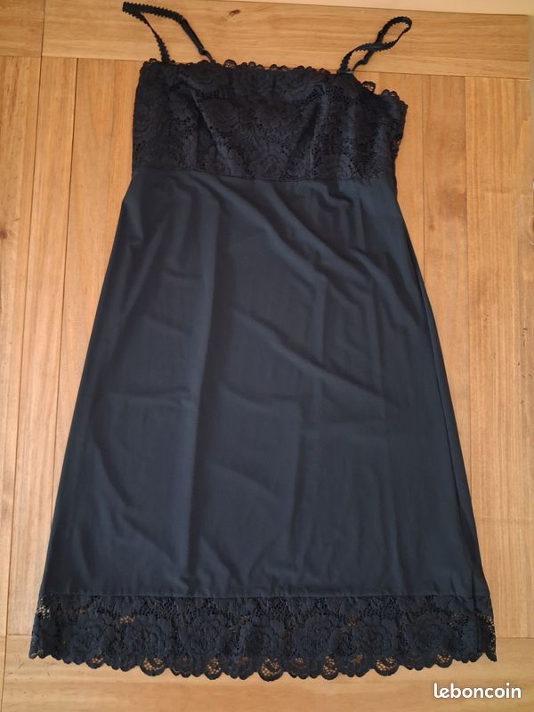 Jolie nuisette noire dentelle Rouge-Gorge Taille 40 (image 1)