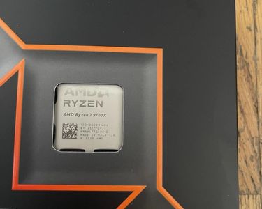 Processeur AMD Ryzen 7 9700X - 8 Cœurs/16 Threads, 5.5 GHz, Socket AM5, 40Mo Cache