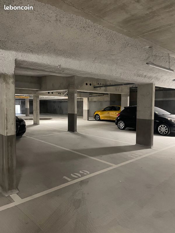 Parking/box SERRIS · 65 €/mois