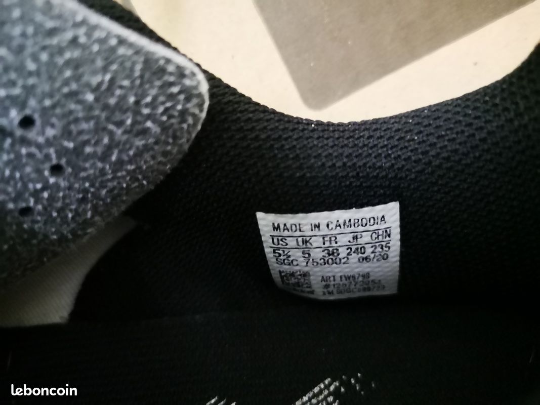 Chaussure de foot adidas enfant taille 38 (image 2)