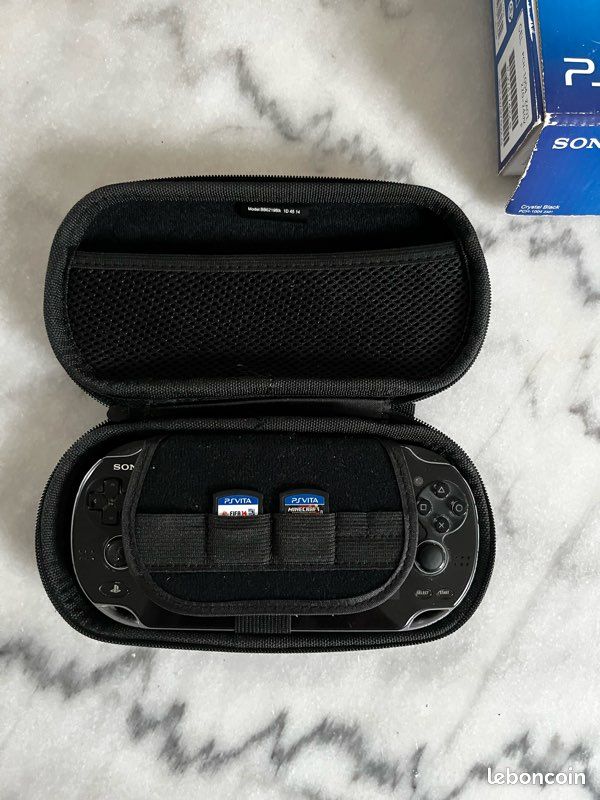 Ps vita 2ème génération(avec une pochette+2 jeux)prix négociable faites des offres (image 3)