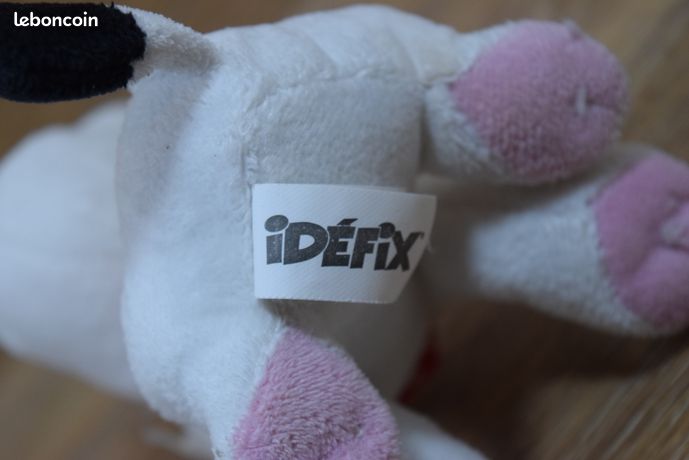 Peluche Idéfix Couché - 60 Ans Astérix - Lidl - Blanc - Neuf Pour Collection Ou Cadeau