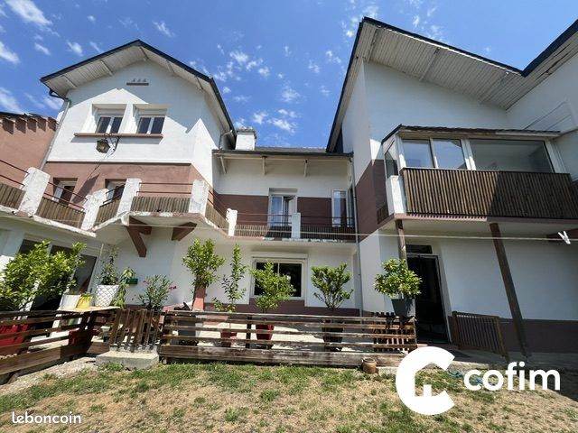 Maison 11 pièces 233 m² · à Peyrouse · 233 m² · 233 000 €
