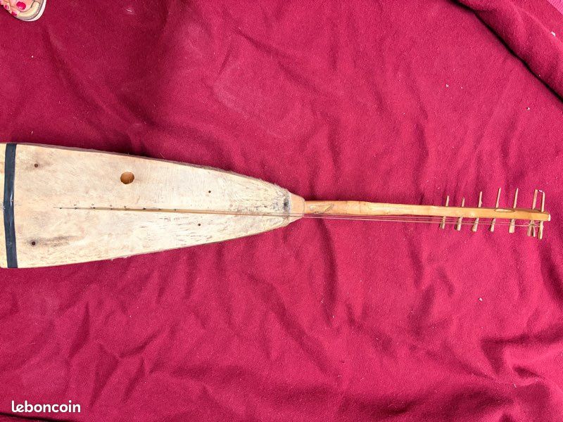 Ancienne Harpe africaine (image 1)