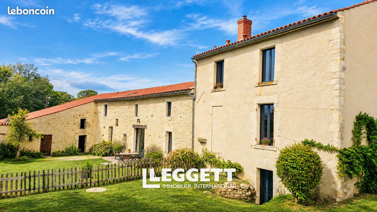 Maison 7 pièces 228 m² · à Saint-Martin-Lars-en-Sainte-Hermine · 228 m² · 349 900 €