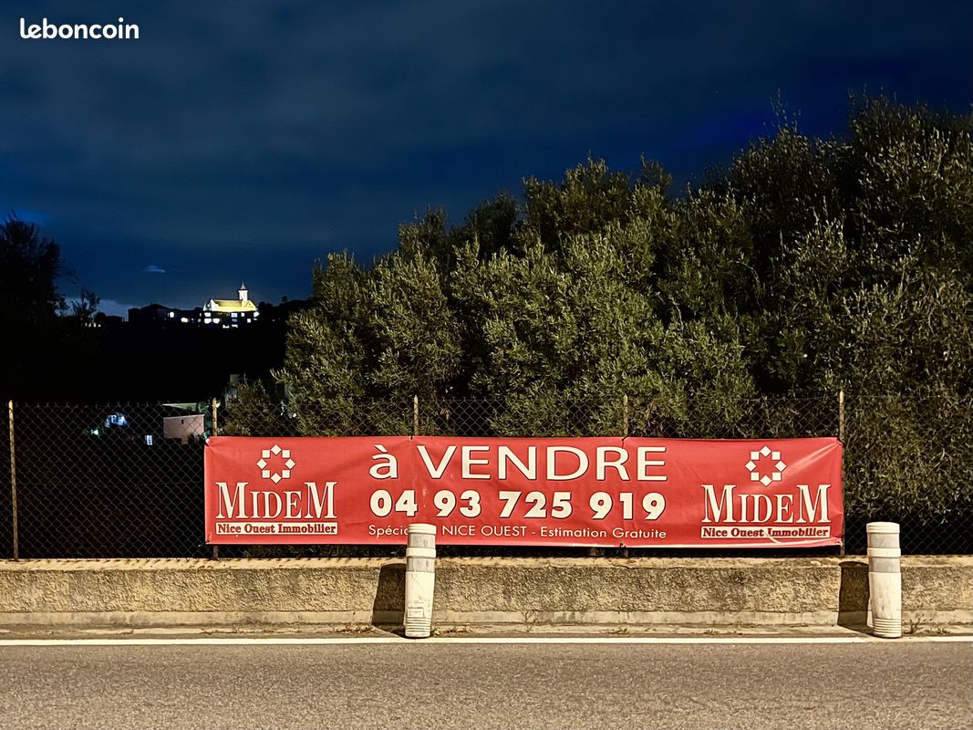Terrain 4372 m² · à Nice · 4 372 m² · 395 000 €
