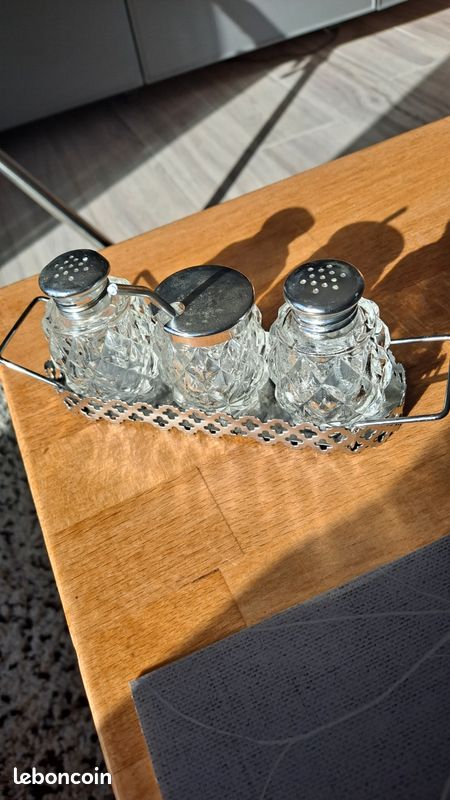 Saliere et poivrière vintage (image 1)