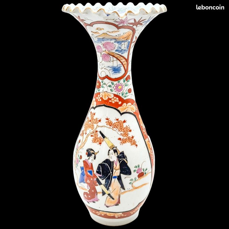 Vase Japonais porcelaine période Meiji (1868-1912) - Samouraï et dame en kimono faisan, fleurs de cerisier, érables rouges, Mont Fuji (image 1)