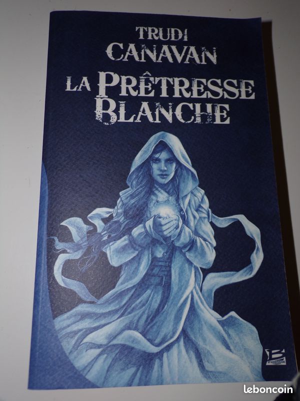 Livre L'âge des cinq : Tome 1 : La Prêtresse blanche (image 1)