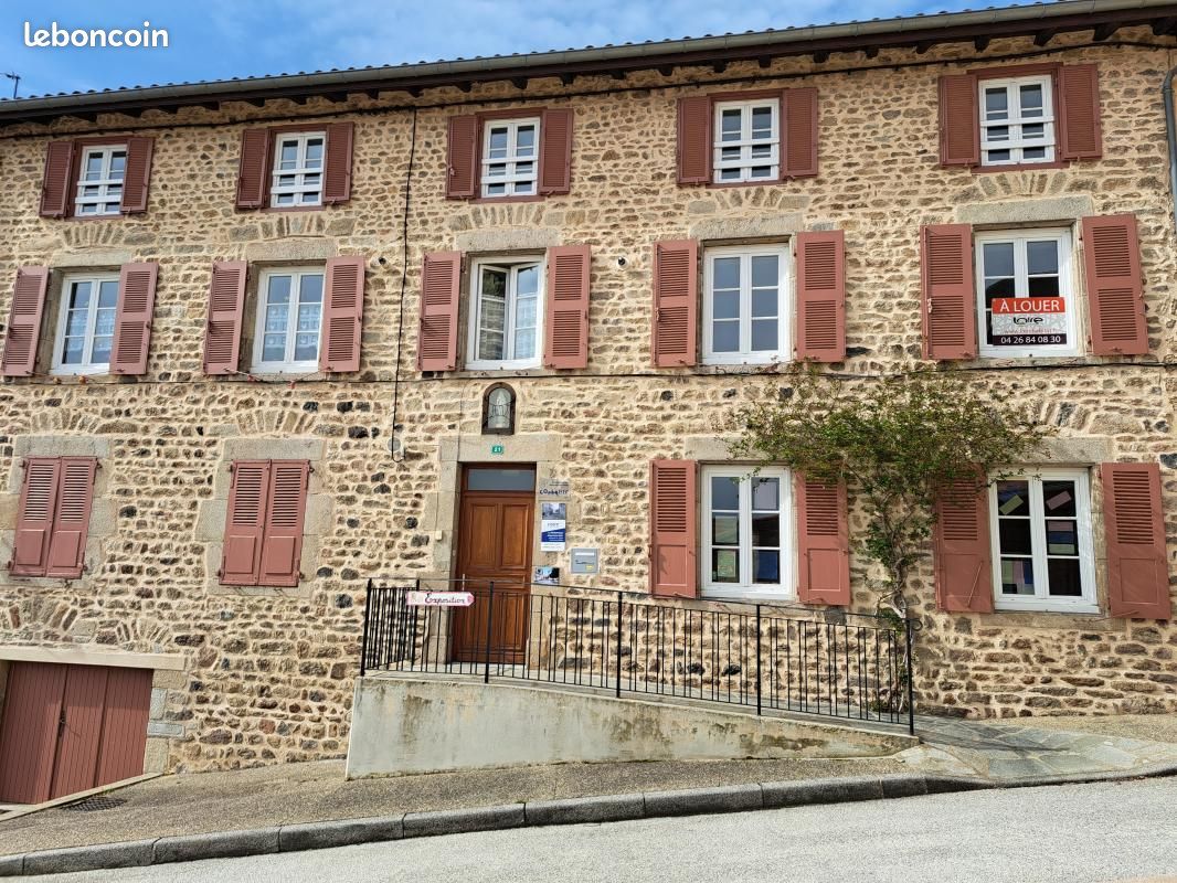 Appartement 3 pièces 58 m² · à Saint-Georges-en-Couzan · 58 m² · 310 €/mois