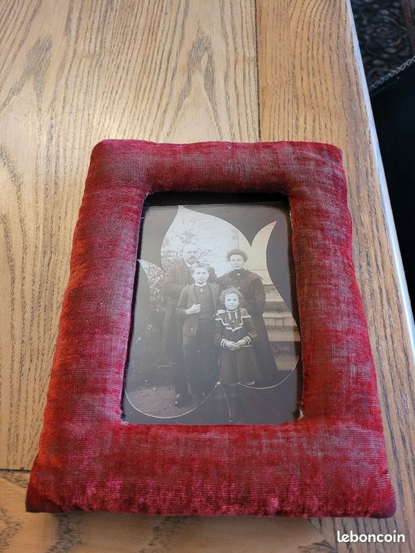 Cadre photo ancien en velours avec photo de famille (image 2)